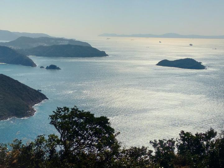 南朗山頂看海景
南朗山位於港島南區黃竹坑的一個山峰，高海拔284米。大部分南朗山的面積屬香港海洋公園範圍，北面山腰位置有海洋公園的海馬標誌。...