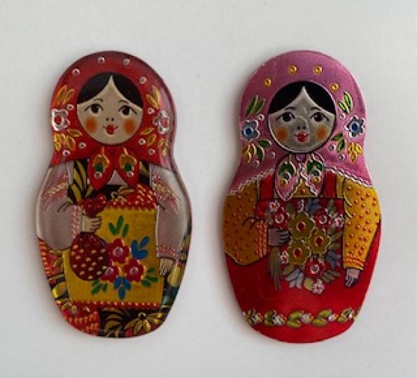 這個俄羅斯娃娃磁石貼是傳統特產木製玩具的另一產品，是很好的旅遊手信。...