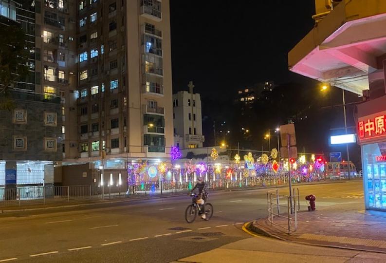 社區節曰燈飾
這條日間交通非常繁忙的街道，晚間區議會亮起燈飾，在寧靜的晚上添上節日色彩。...