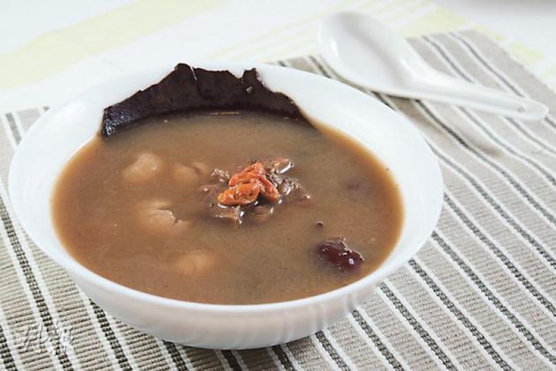製何首烏煲湯 製何首烏煲湯