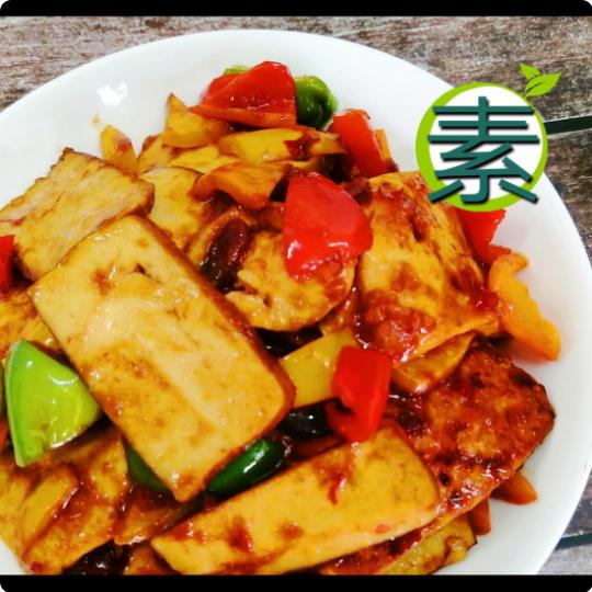 【綠在家中GIY】素回鍋肉(豆腐) 【綠在家中GIY】素回鍋肉(豆腐)