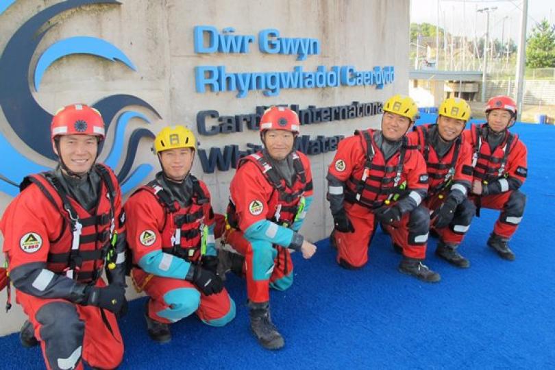 提升技能: 消防處2016年派出六名潛水員到英國受訓。他們取得國際認可的教練資格後，協助處方訓練前線人員。（消防處提供相片）