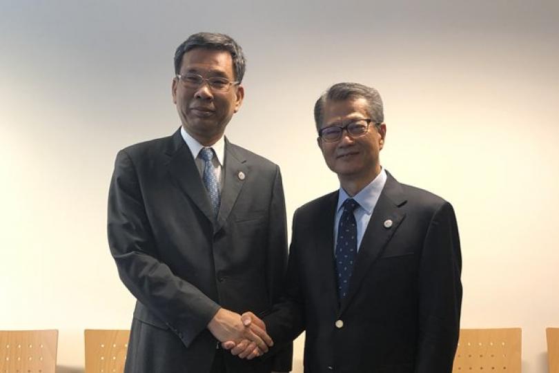 交換意見: 陳茂波（右）與國家財政部部長劉昆會面。