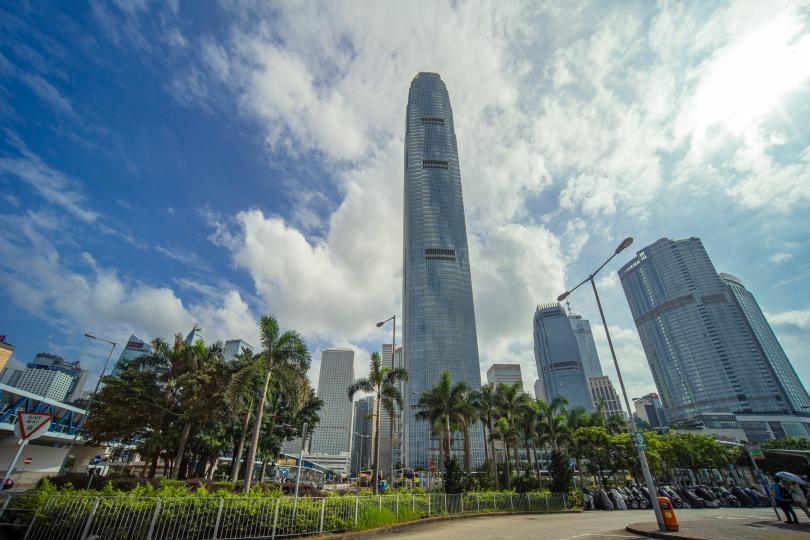 【港聞焦點】堵路亂擲汽油彈 「八三一戰火」燃燒港九 | 星島日報 【港聞焦點】堵路亂擲汽油彈 「八三一戰火」燃燒港九 | 星島日報