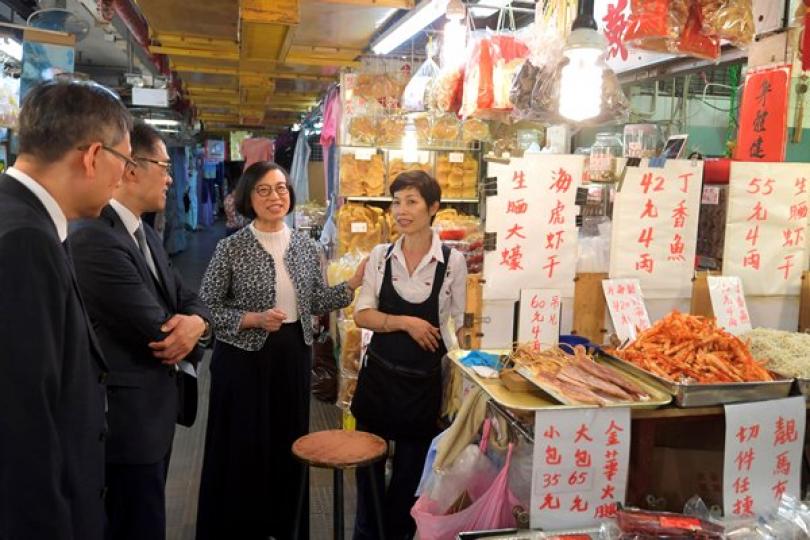 陳肇始訪西灣河街市 陳肇始訪西灣河街市