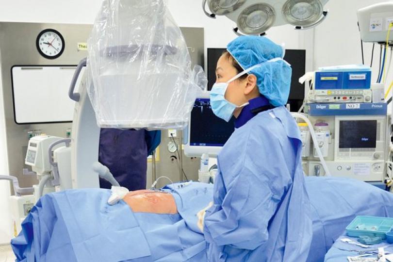 醫護人員秉持專業精神 醫護人員秉持專業精神