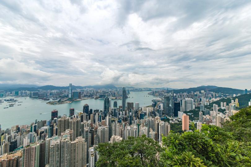 【港聞焦點】【海關殉職】水警扣押可疑走私船　船頭撞凹、貨倉載滿走私貨物 | 香港01