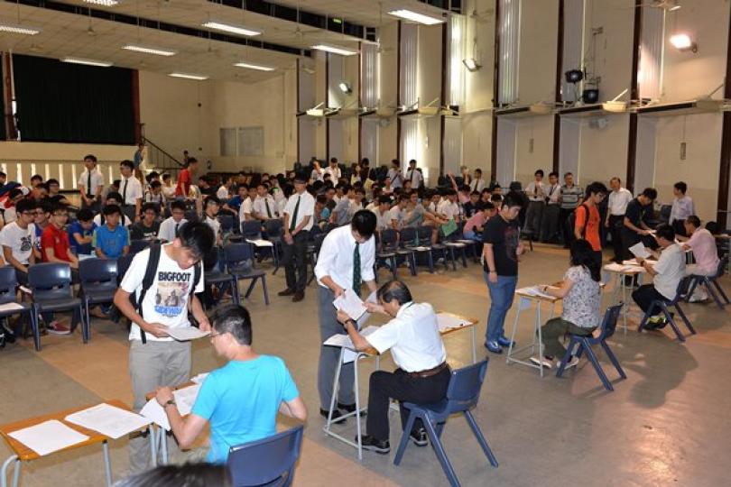 特首:文憑試如期開考機會高 特首:文憑試如期開考機會高