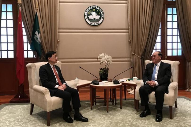 參考經驗: 李家超(左)到澳門拜訪澳門行政長官賀一誠,了解澳門在維護國家安全方面的工作和最新發展。 參考經驗: 李家超(左)到澳門拜訪澳門行政長官賀一誠,了解澳門在維護國家安全方面的工作和最新發展。