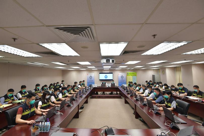 增派人手:  協助在外香港居民小組在入境處總部設立特別指揮中心，主要處理包機行動等工作。