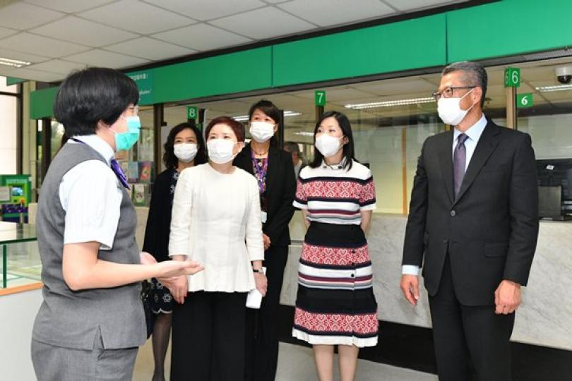 陳茂波訪香港郵政 陳茂波訪香港郵政