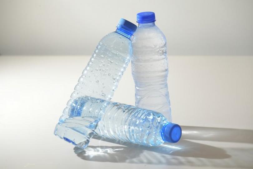 入樽機回收膠樽先導計劃合約批出