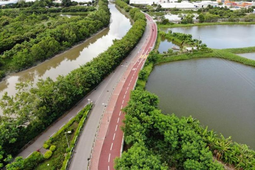 單車樂:  連接元朗至上水的新單車徑途經元朗攸壆路，沿途風景優美。