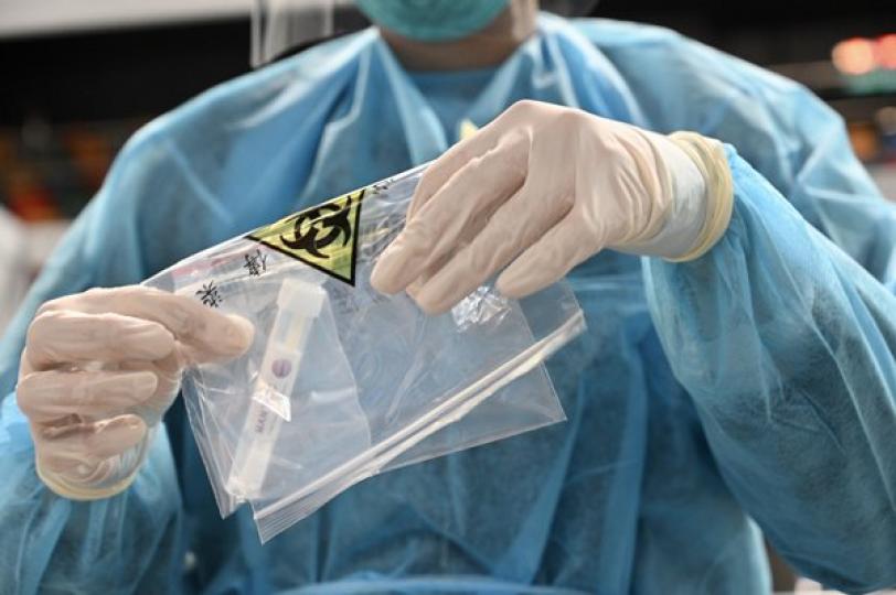 兩檢測中心累計為逾千八人採樣