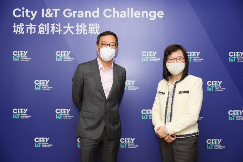 集思廣益:  創新科技署署長潘婷婷（右）主持城市創科大挑戰網上傳媒簡報會，介紹比賽內容。