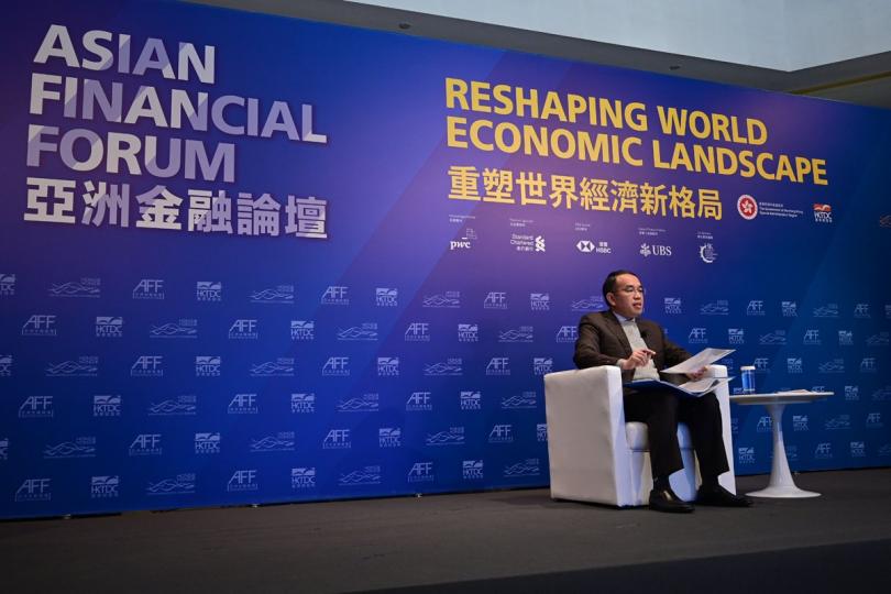 探討機遇:  許正宇出席亞洲金融論壇主題討論環節「重塑世界經濟新格局」，探討金融服務業在推動經濟復蘇方面的角色，以及在經濟新形勢下金融服務的機遇。
