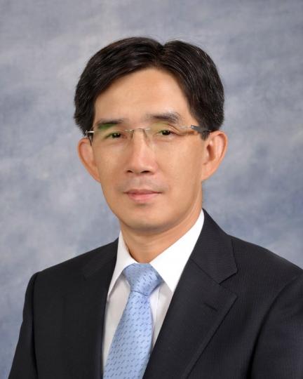 退休在即:  容偉雄將出任政務主任招聘委員會主席，其後會於5月展開退休前休假。