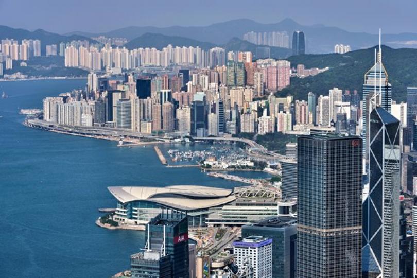 本財政年度首月錄赤字106億