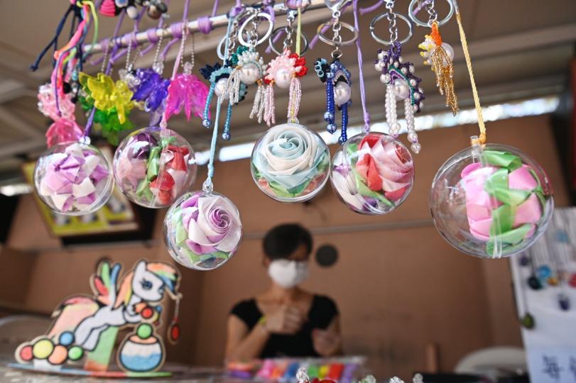 精緻手作: 九龍公園「藝趣坊」設有攤位展出和售賣手工藝品。 精緻手作: 九龍公園「藝趣坊」設有攤位展出和售賣手工藝品。