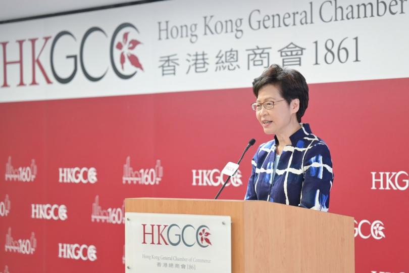 香港優勢:  林鄭月娥在香港總商會研討會上說，《十四五規劃綱要》肯定香港國際城巿地位。她鼓勵國際企業和商會善用香港優勢，開拓巿場。   