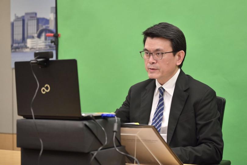 加強聯繫:  邱騰華在2021年亞太區經濟合作組織貿易部長視像會議上發言。