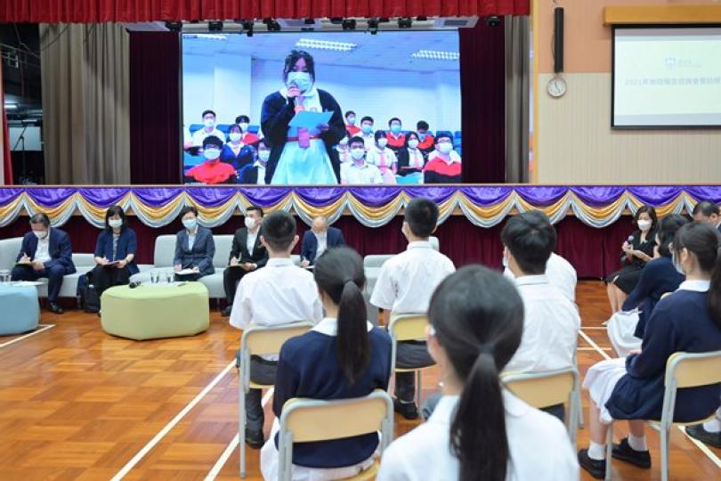 特首聽取中學生對施政報告意見