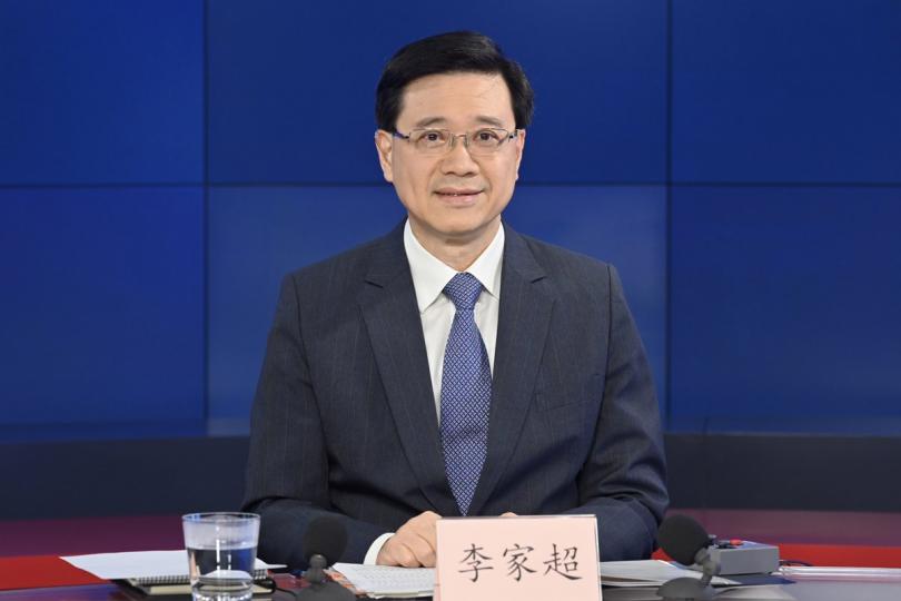 把握機遇:  李家超通過視像出席國務院新聞辦公室舉辦的橫琴、前海開發建設情況新聞發布會。