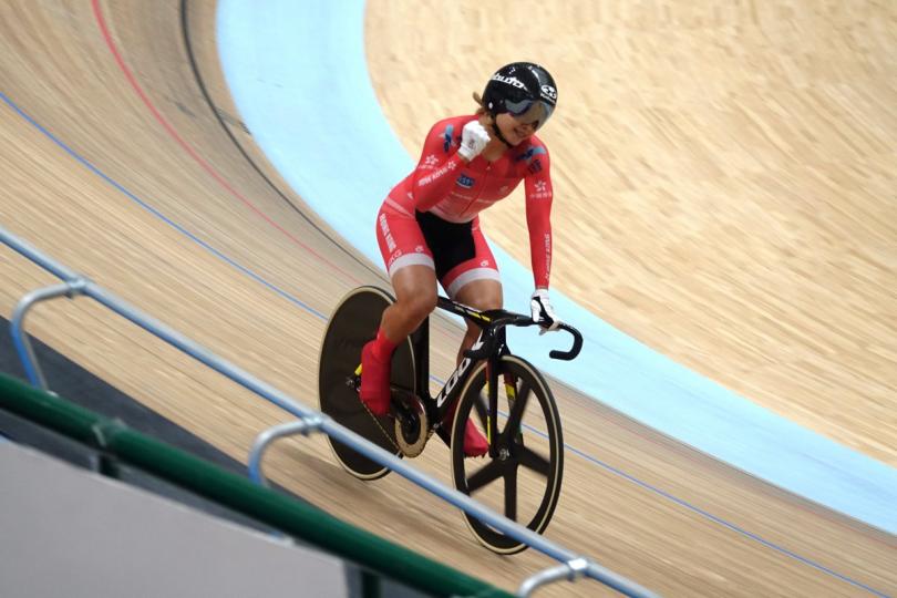 引以為傲:  李慧詩在全運會自行車女子場地爭先賽贏得金牌。 （中國香港單車總會提供相片）