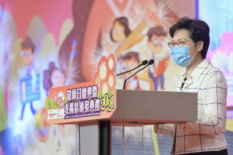 特首冀教師助學生建正面價值觀