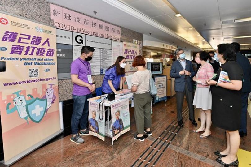 陳肇始視察三醫院新冠疫苗接種站