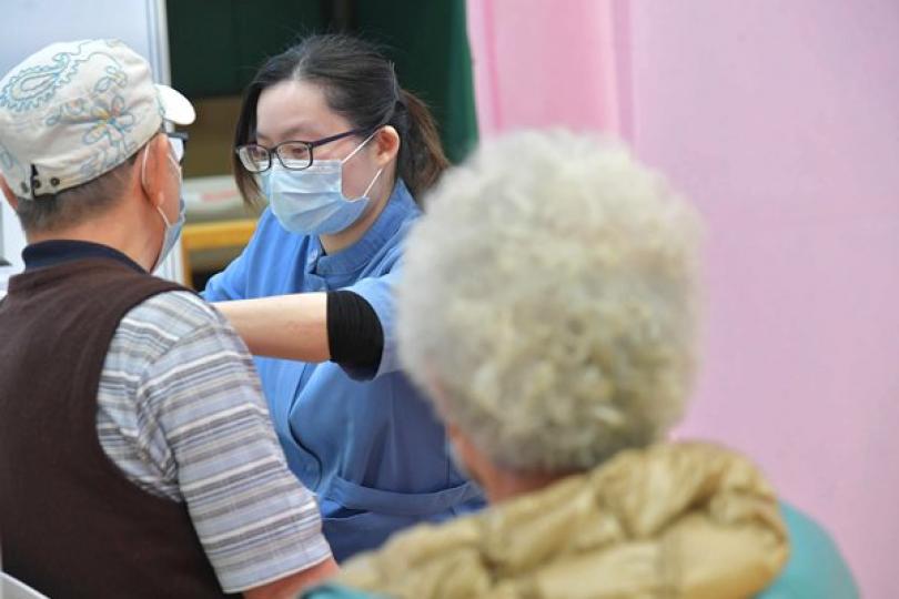 致力推動長者接種疫苗 致力推動長者接種疫苗