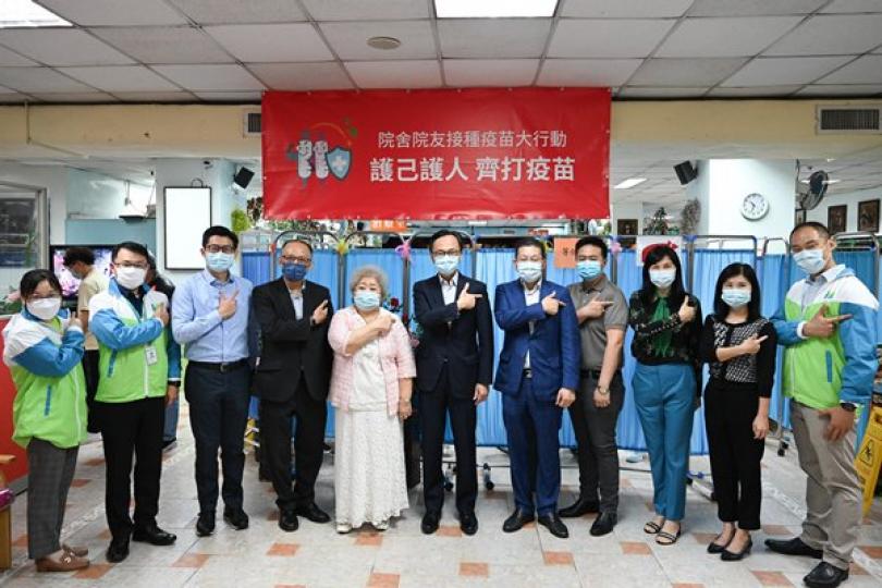 聶德權視察安老院院友接種疫苗