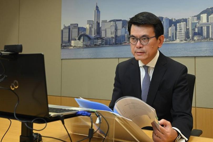保持優勢:  邱騰華在世界聯盟論壇網上研討會上重申，香港最近佳績表明香港是全球最具競爭力的經濟體之一。