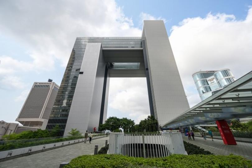 政府強烈呼籲市民減少社交活動