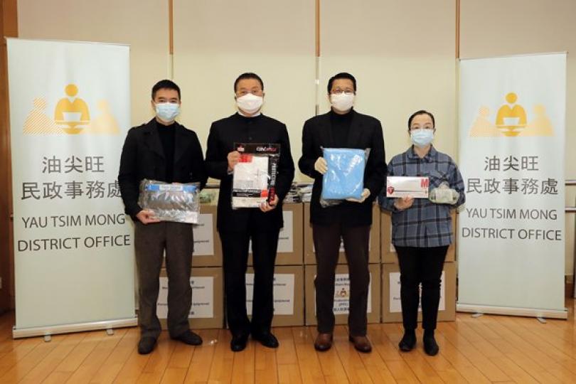 陳積志視察避寒中心運作