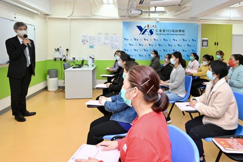 羅致光視察內地照顧員培訓課程