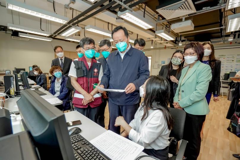 健康諮詢:  中醫專家組參觀醫院管理局中醫諮詢熱線中心，了解中醫師解答病人查詢的工作。