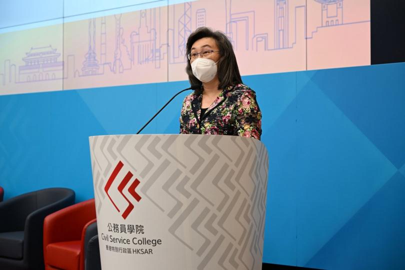 展望: 公務員學院舉辦特區成立25周年講座系列,公務員事務局局長為活動致辭。 展望: 公務員學院舉辦特區成立25周年講座系列,公務員事務局局長為活動致辭。