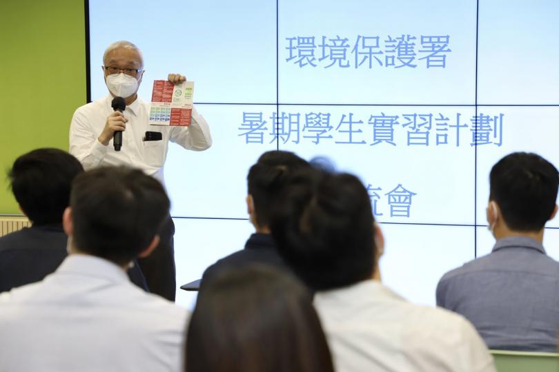 節能減碳:  謝展寰在交流會呼籲青年人積極參與環保減碳、綠色科技和綠色金融等發展，並在日常生活中實踐節能減碳的生活模式，共同應對氣候變化的挑戰。