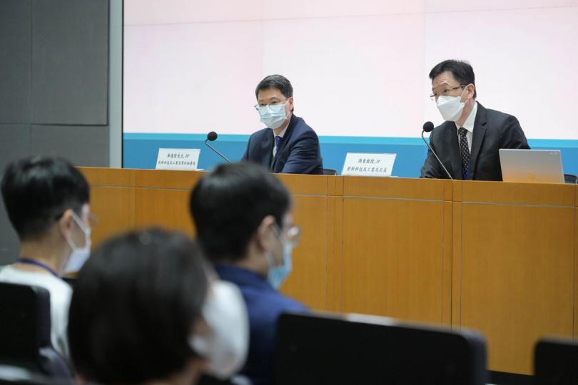 闡述要義:  孫東（右）在「國家主席重要講話精神」座談會上主講。