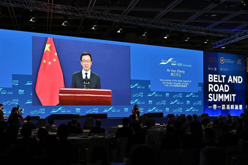 予以肯定: 第七屆一帶一路高峰論壇開幕,韓正在開幕環節透過視像發表主旨演講。 予以肯定: 第七屆一帶一路高峰論壇開幕,韓正在開幕環節透過視像發表主旨演講。