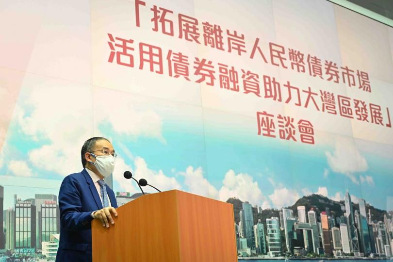 看準時機: 許正宇說,當前環球主要經濟體開始進入利率上升周期,發行人民幣債券的成本相對下降,有利推動更多發行人來港發行「點心債」。 看準時機: 許正宇說,當前環球主要經濟體開始進入利率上升周期,發行人民幣債券的成本相對下降,有利推動更多發行人來港發行「點心債」。