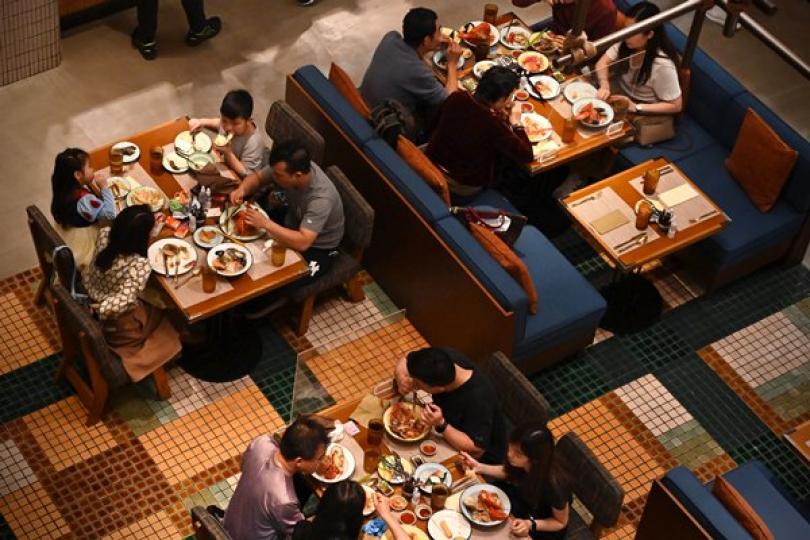 餐飲處所每枱人數上限將增至12人 餐飲處所每枱人數上限將增至12人