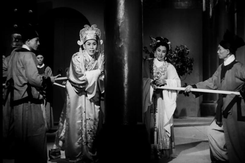 戲迷情人: 香港電影資料館電影院下月放映《蝶影紅梨記》（修復版），讓觀眾回味任劍輝的風采。