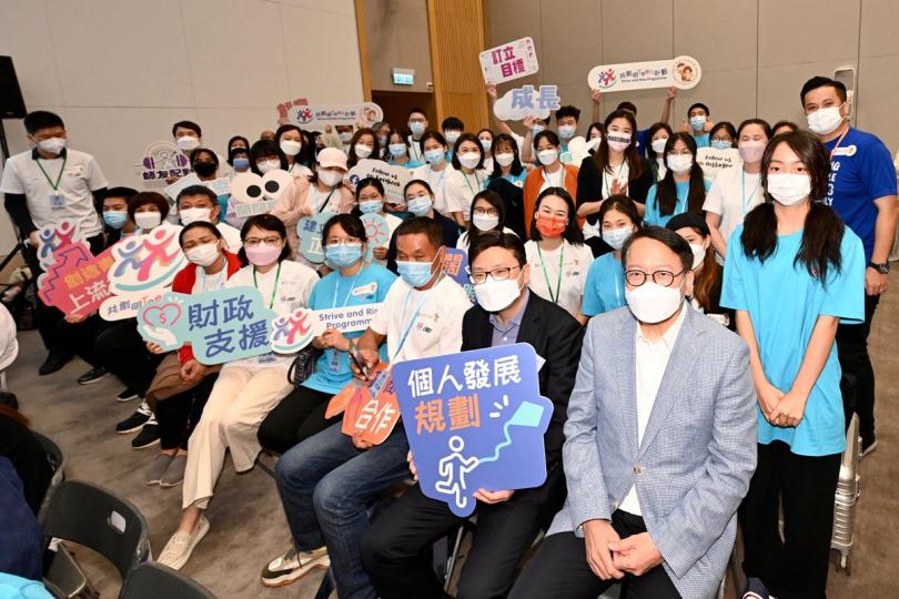 踴躍支持: 陳國基(第一排右一)、孫玉菡(第一排右二)出席共創明Teen計劃啟動禮暨迎新日。 踴躍支持: 陳國基(第一排右一)、孫玉菡(第一排右二)出席共創明Teen計劃啟動禮暨迎新日。