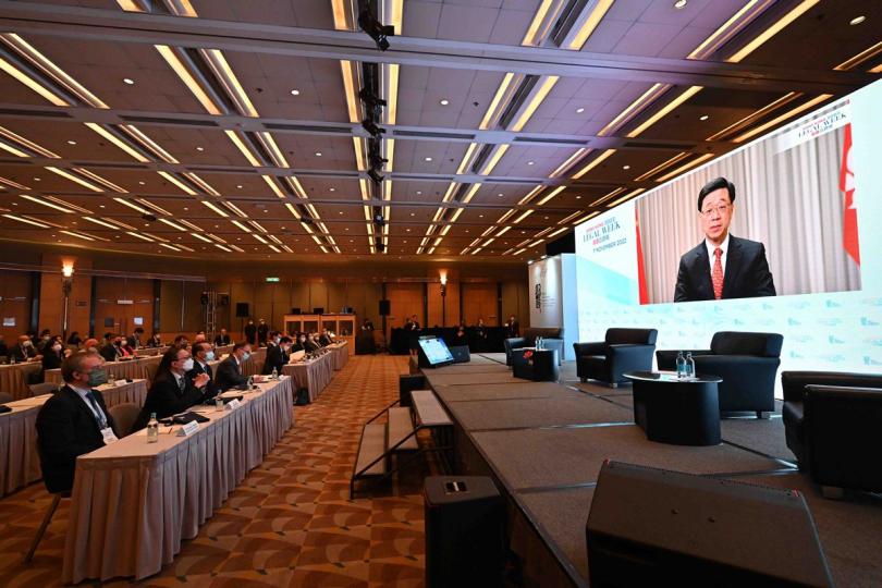 優越制度: 李家超在香港法律周2022---亞太國際私法峰會上致辭,指來自著名國際組織的講者和頂尖國際專家參與香港法律周,足證他們對香港的法治和優勢充滿信心。 優越制度: 李家超在香港法律周2022---亞太國際私法峰會上致辭,指來自著名國際組織的講者和頂尖國際專家參與香港法律周,足證他們對香港的法治和優勢充滿信心。