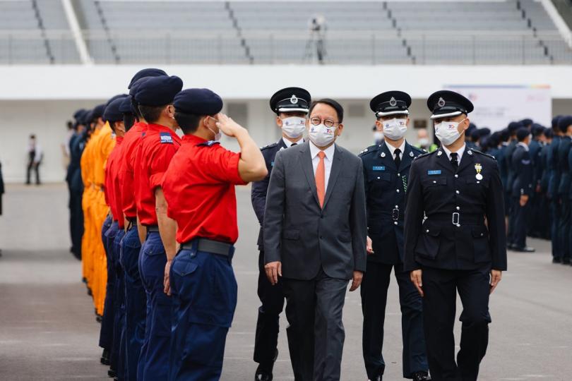 服務社群: 陳國基(右三)檢閱會操隊伍。 服務社群: 陳國基(右三)檢閱會操隊伍。