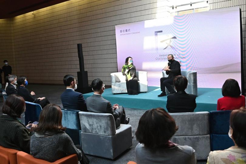 推廣文化: 譚盾(右)在委任儀式後舉行的分享會中暢談他與香港數十載深厚的淵源,以及對香港文化發展的願景。 推廣文化: 譚盾(右)在委任儀式後舉行的分享會中暢談他與香港數十載深厚的淵源,以及對香港文化發展的願景。