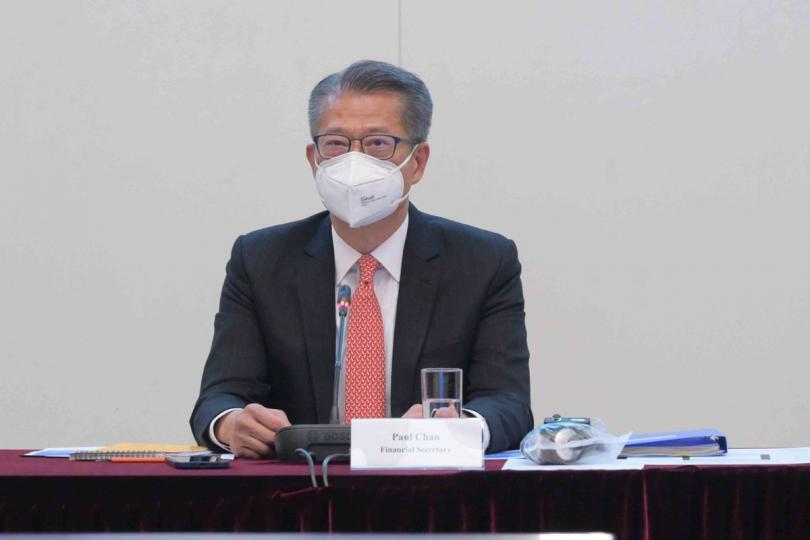 說好香港:  陳茂波在首次舉行的推廣香港新優勢專責小組會議上發言。