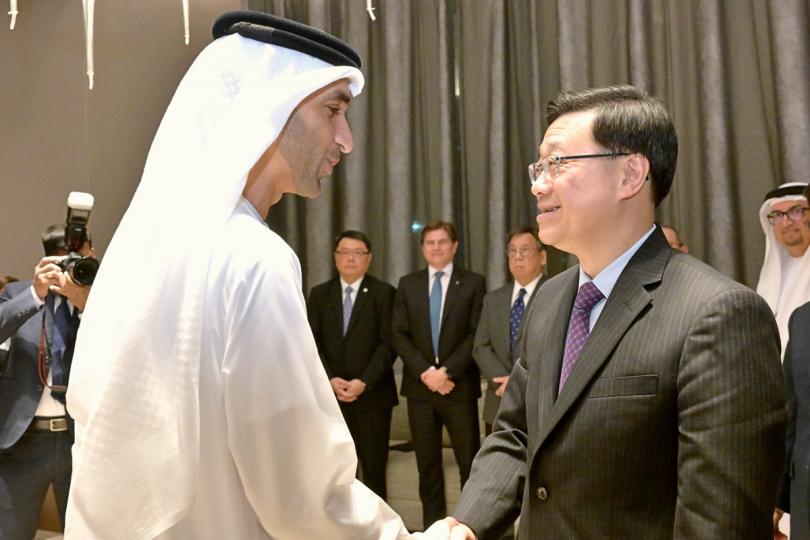 合作可期:  李家超（右）在迪拜與阿聯酋經濟部外貿國務部長Thani bin Ahmed Al Zeyoudi會面。